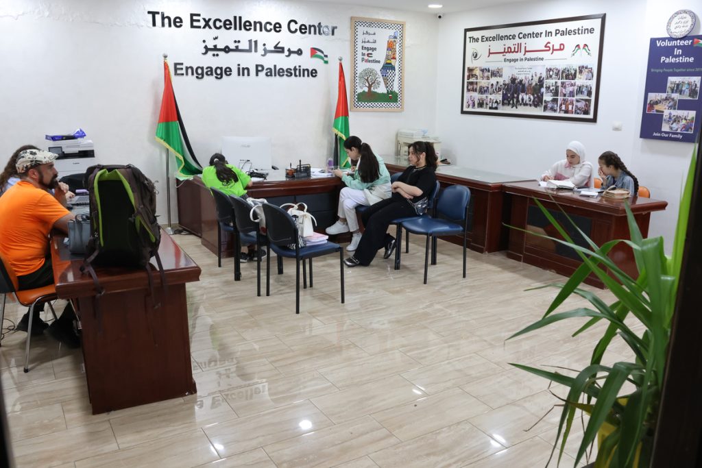 Volunteer Opportunities in Palestine: Teaching English, Human Rights and Refugee Support